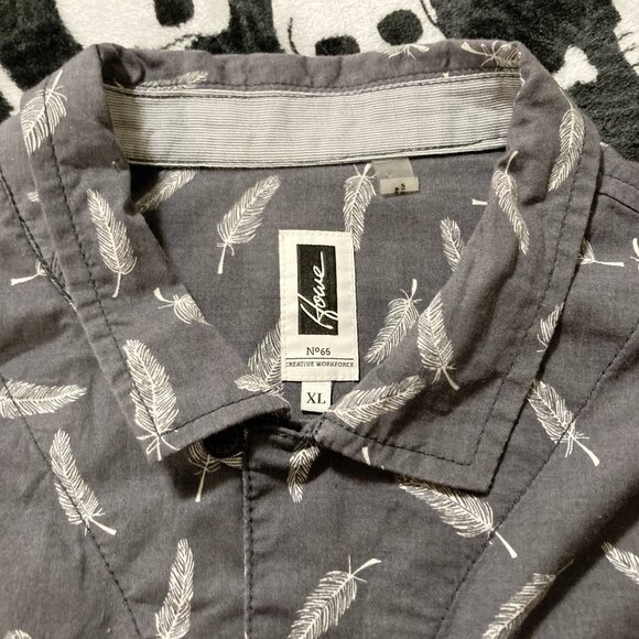 HOWE Dark grey white feather print short-sleeve button-down shirt MEDIUM LARGE - Picture 2 of 12